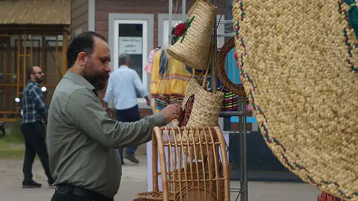 گزارش تصویری برگزاری نمایشگاه هنر، صنایع‌دستی و فرهنگ بومی گیلان در مؤسسه آموزش عالی راهبرد شمال