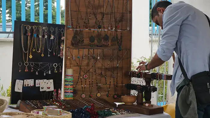 گزارش تصویری برگزاری نمایشگاه هنر، صنایع‌دستی و فرهنگ بومی گیلان در مؤسسه آموزش عالی راهبرد شمال