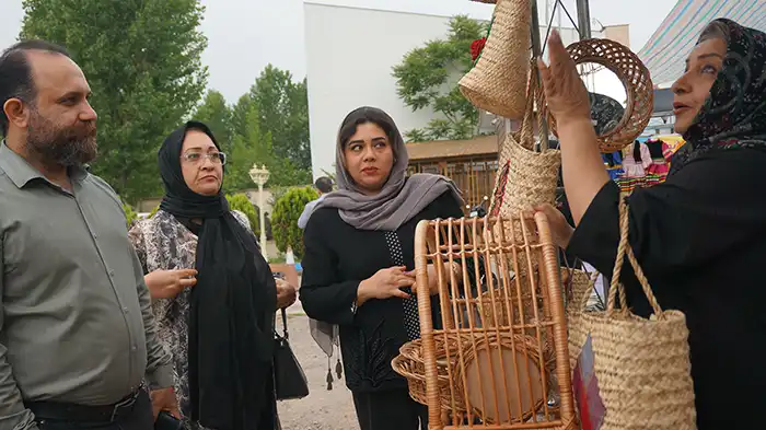 گزارش تصویری برگزاری نمایشگاه هنر، صنایع‌دستی و فرهنگ بومی گیلان در مؤسسه آموزش عالی راهبرد شمال