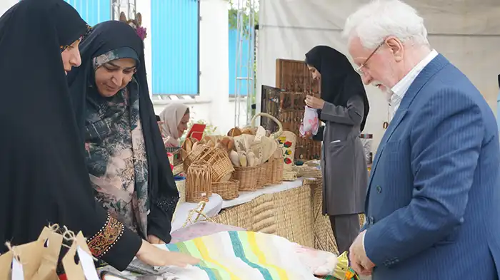 گزارش تصویری برگزاری نمایشگاه هنر، صنایع‌دستی و فرهنگ بومی گیلان در مؤسسه آموزش عالی راهبرد شمال