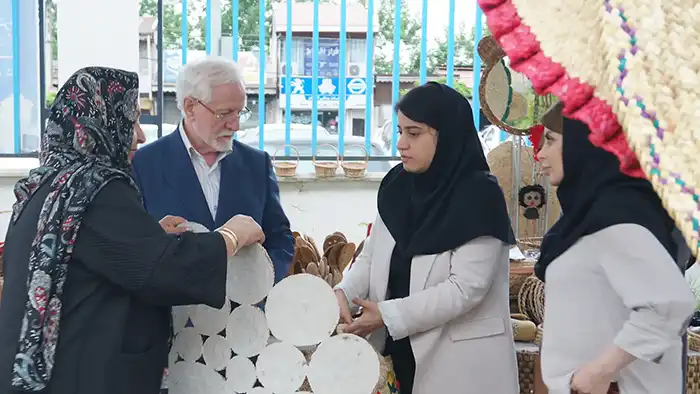 گزارش تصویری برگزاری نمایشگاه هنر، صنایع‌دستی و فرهنگ بومی گیلان در مؤسسه آموزش عالی راهبرد شمال