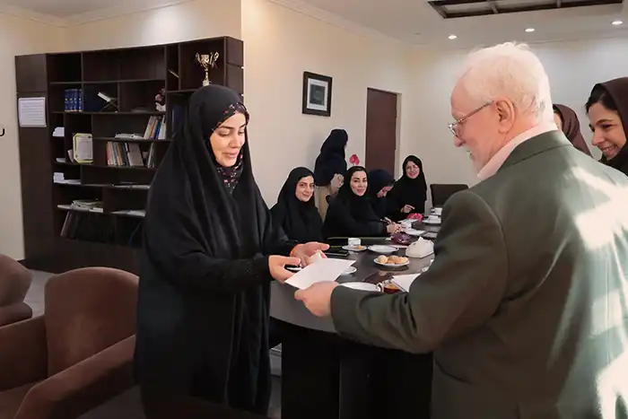 تجلیل از بانوان محترم شاغل در موسسه آموزش عالی راهبرد شمال به مناسبت ولادت حضرت فاطمه زهرا (س) و مقام روز زن و مادر
