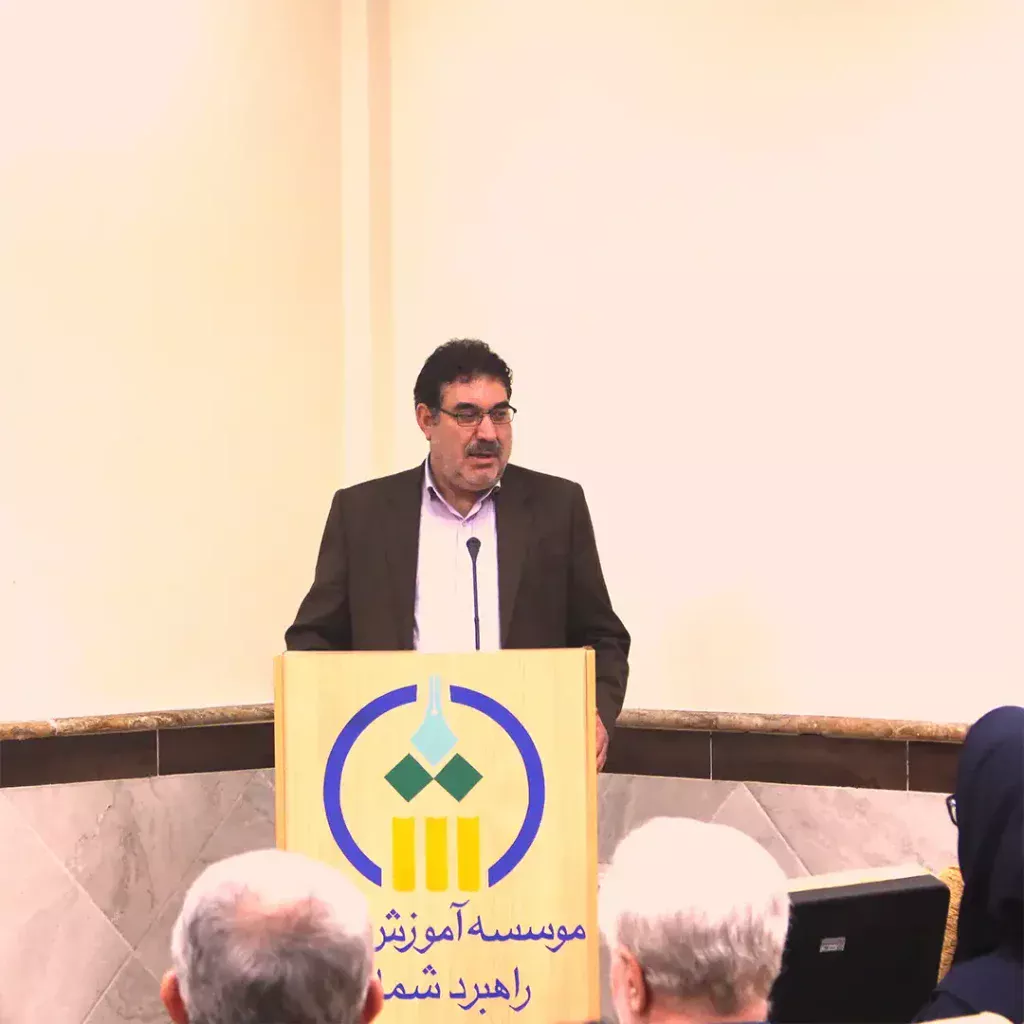 انتخاب دکتر محمد رحیم رمضانیان به عنوان پژوهشگر برتر دانشکده مدیریت و اقتصاد دانشگاه گیلان